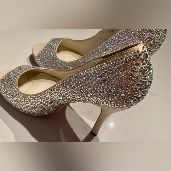 Brand Benjamin Adams Color Ivory Duchesse Silk. - Picture 6 of 10